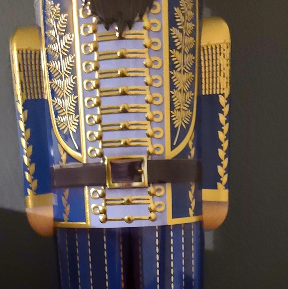 COPY - Nutcracker Tin very Nice in Good condition. You can store things inside … - Picture 2 of 6